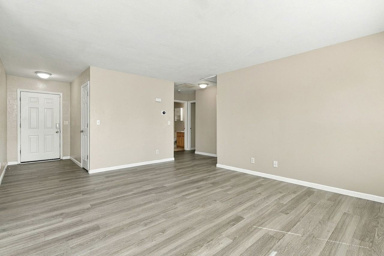 2179 W 2075 N - Photo 3 of 16