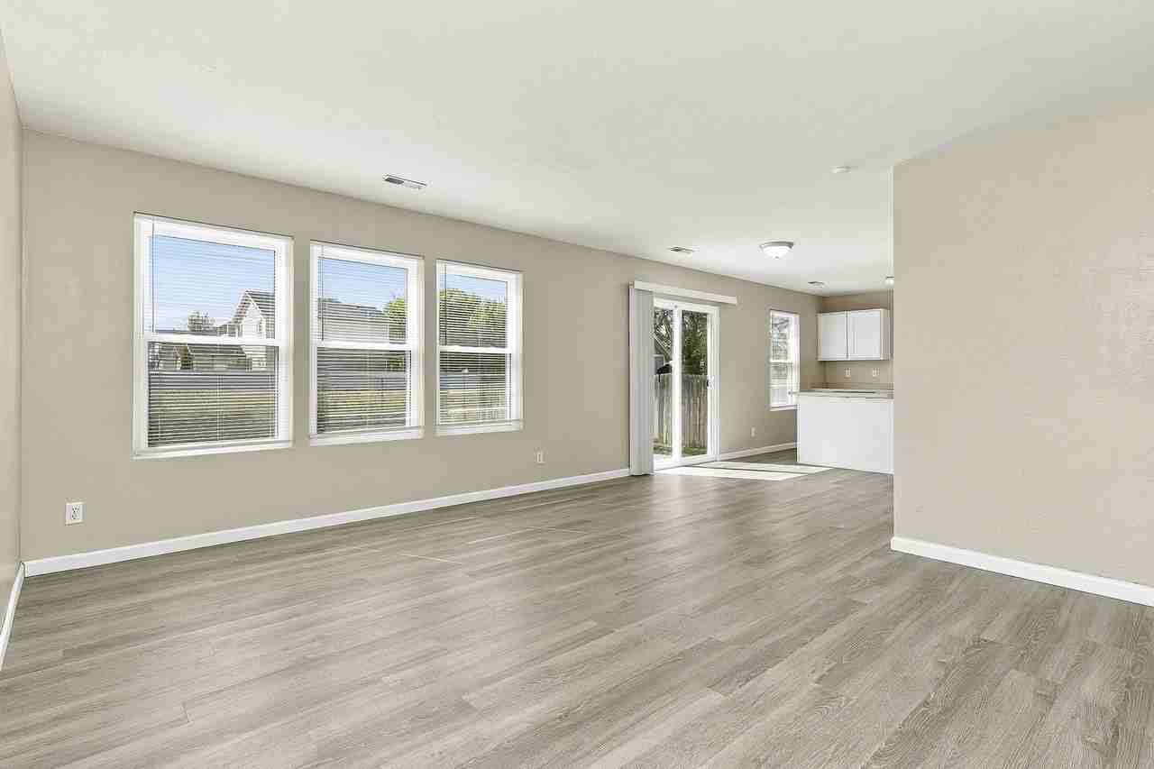 2179 W 2075 N - Photo 4 of 16