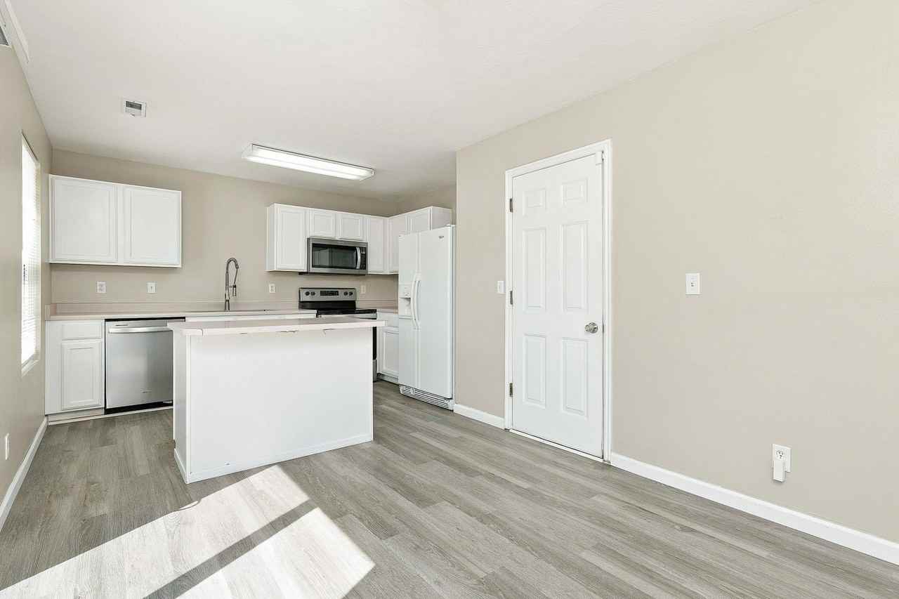 2179 W 2075 N - Photo 7 of 16