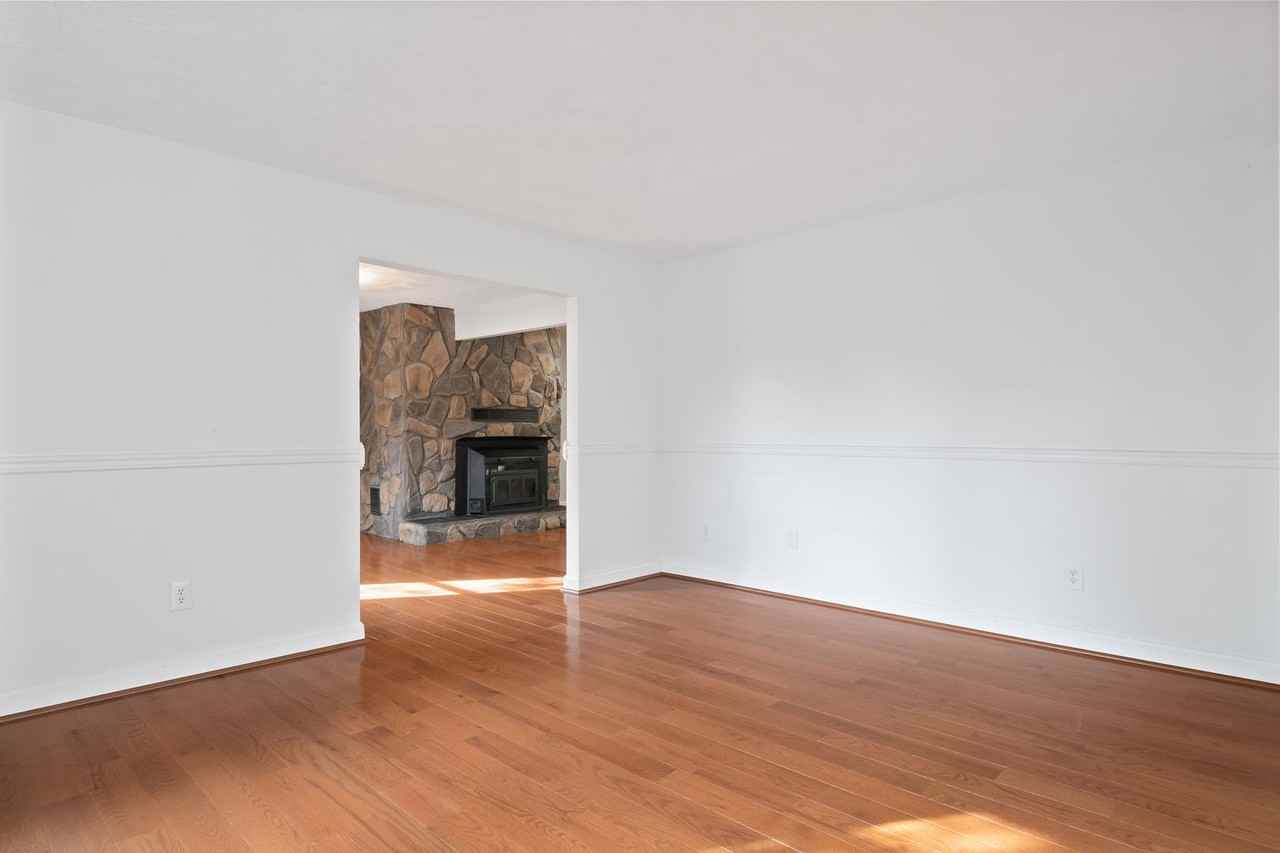 2000 Broken Oak Dr - Photo 2 of 33