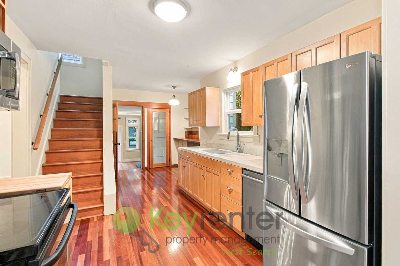 9844 42nd Ave Sw - Photo 2 of 28