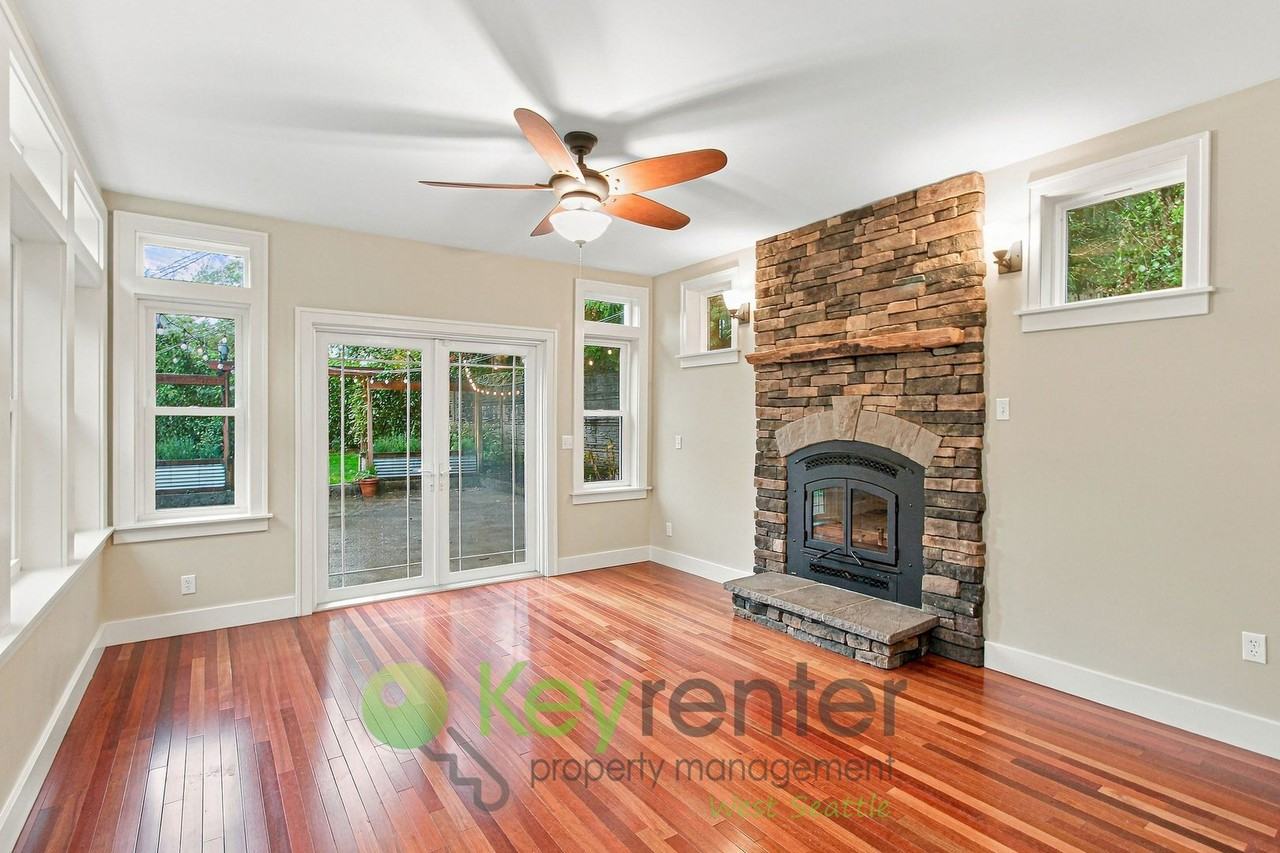 9844 42nd Ave Sw - Photo 3 of 28