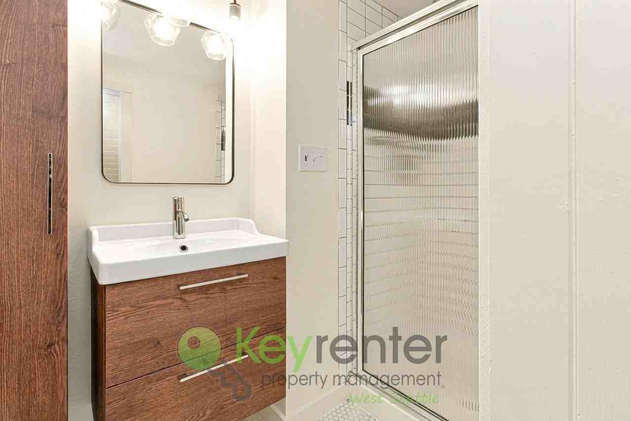 9844 42nd Ave Sw - Photo 4 of 28