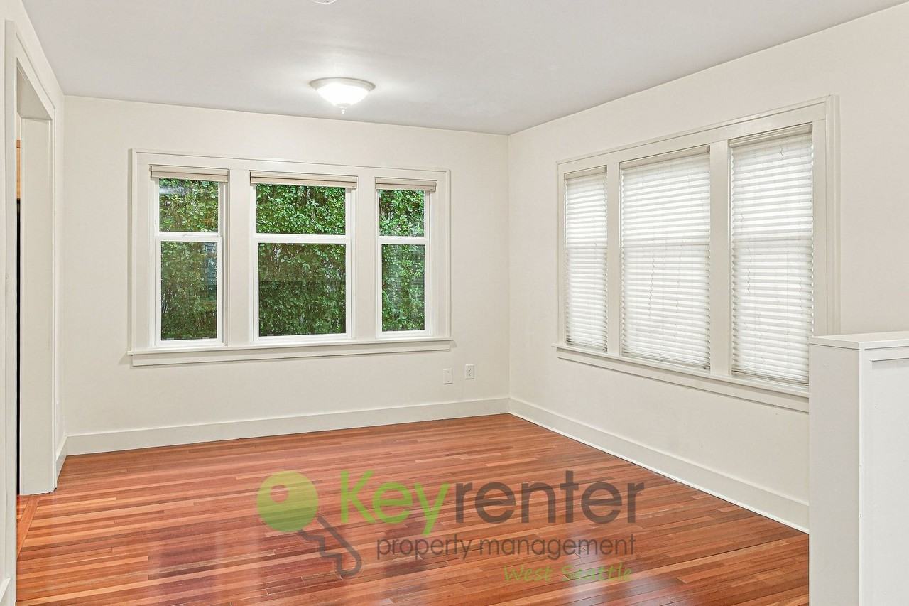 9844 42nd Ave Sw - Photo 6 of 28