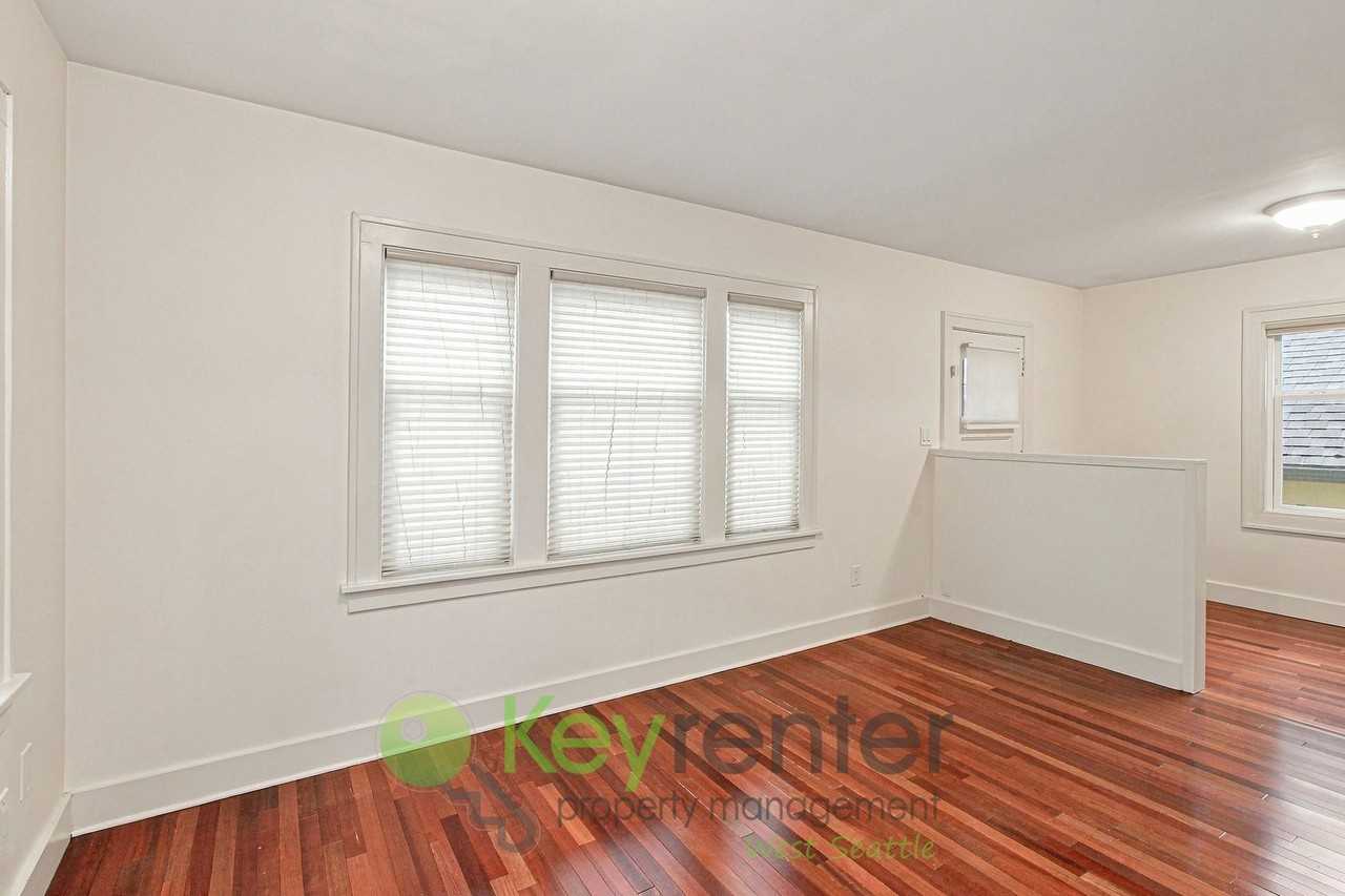 9844 42nd Ave Sw - Photo 7 of 28