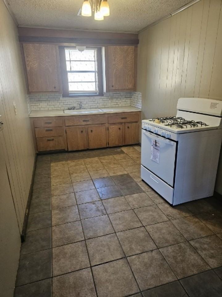 217 N Wilson Ave - Photo 2 of 6