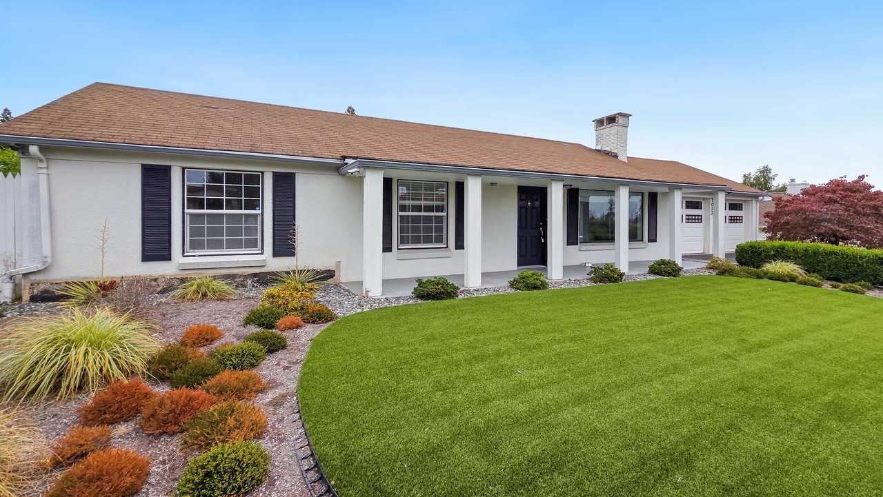 1022 Sunset Way - Photo 3 of 20