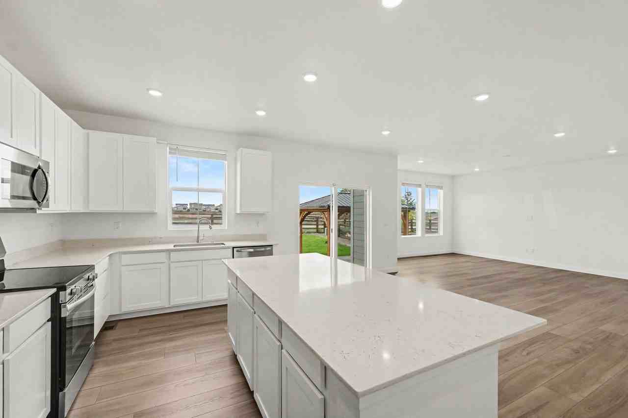 5457 Inland Ave - Photo 4 of 34