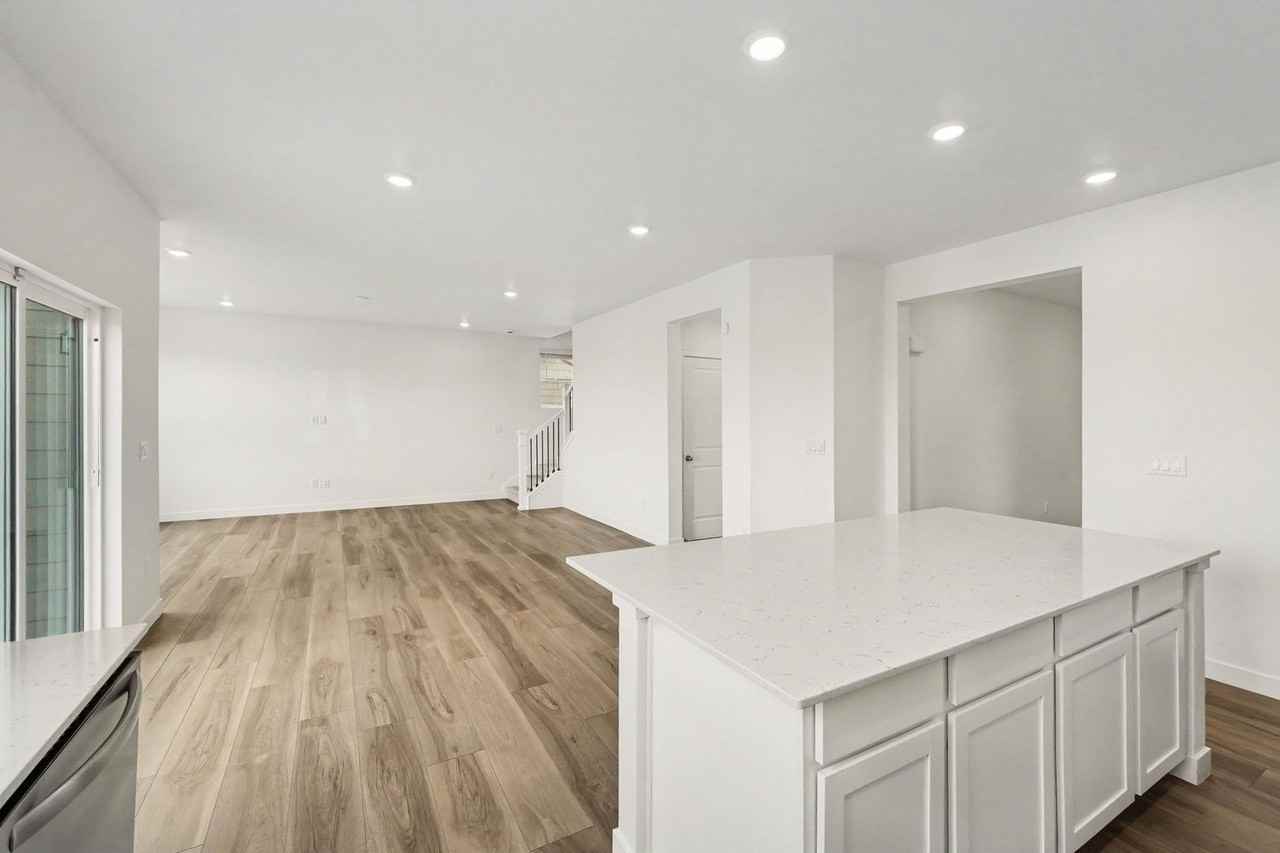 5457 Inland Ave - Photo 6 of 34