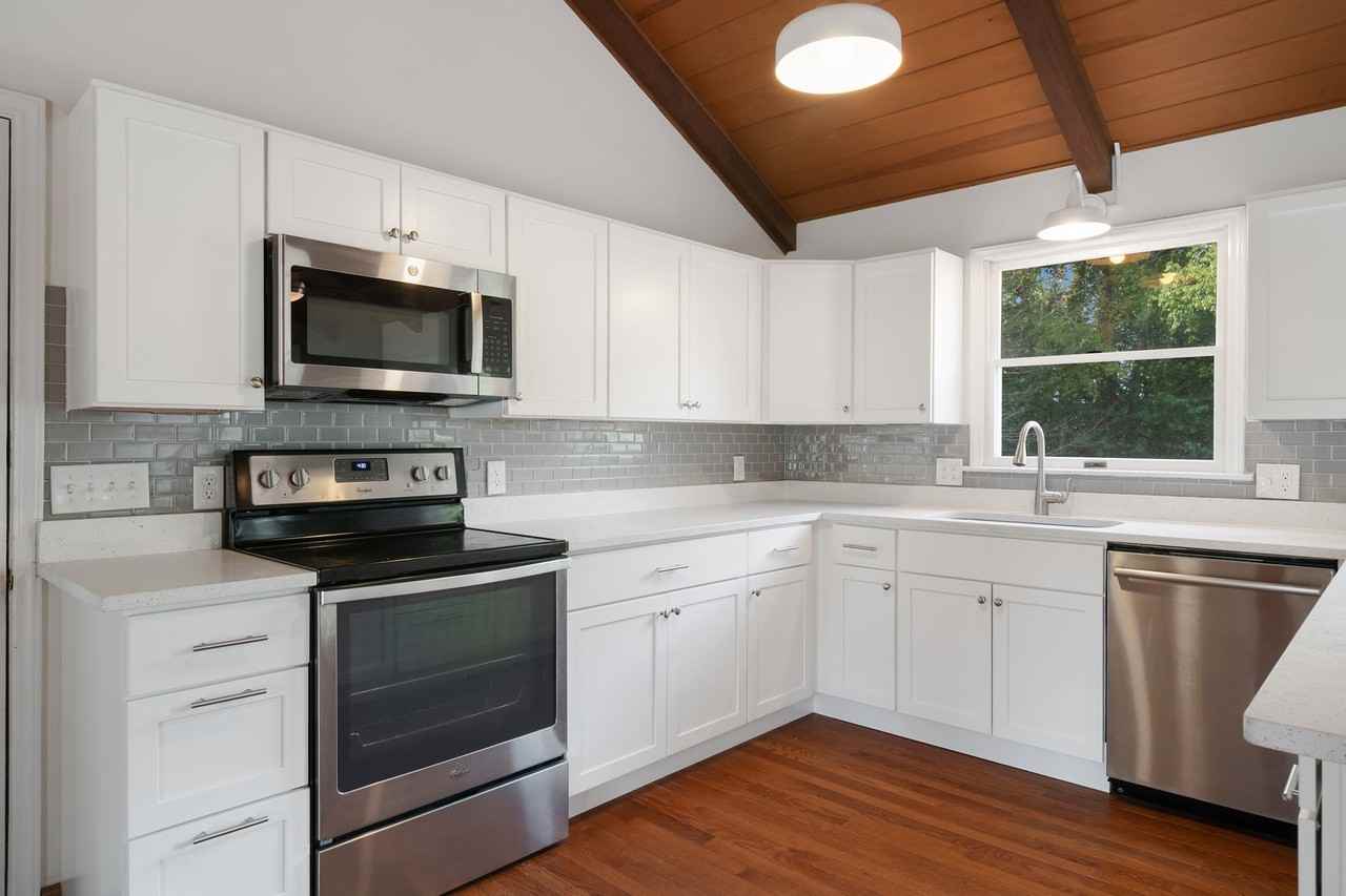1602 Westover Dr - Photo 6 of 31