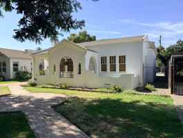 featured image of 838 W 19th St