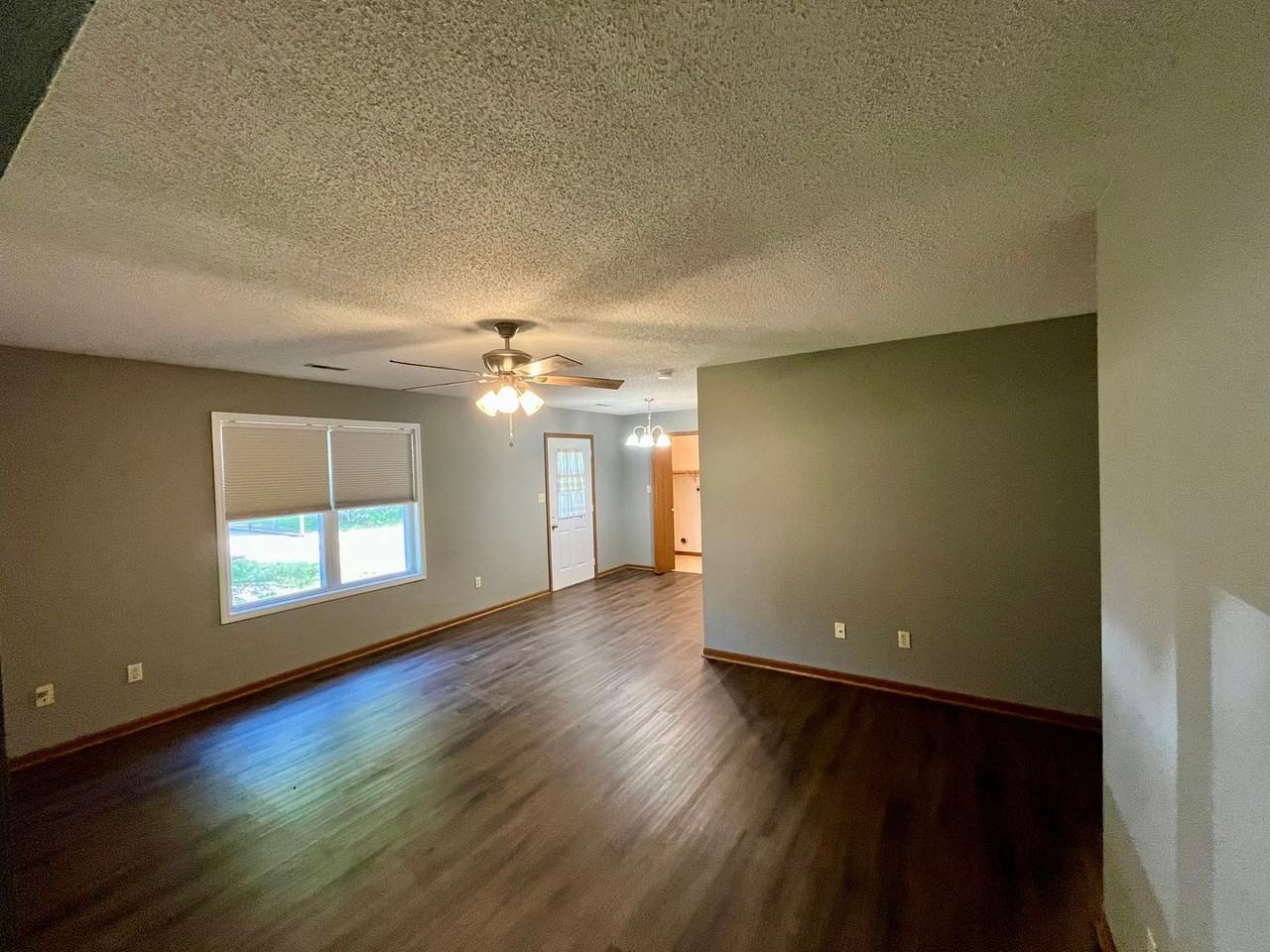 223 Sewell St - Photo 3 of 10