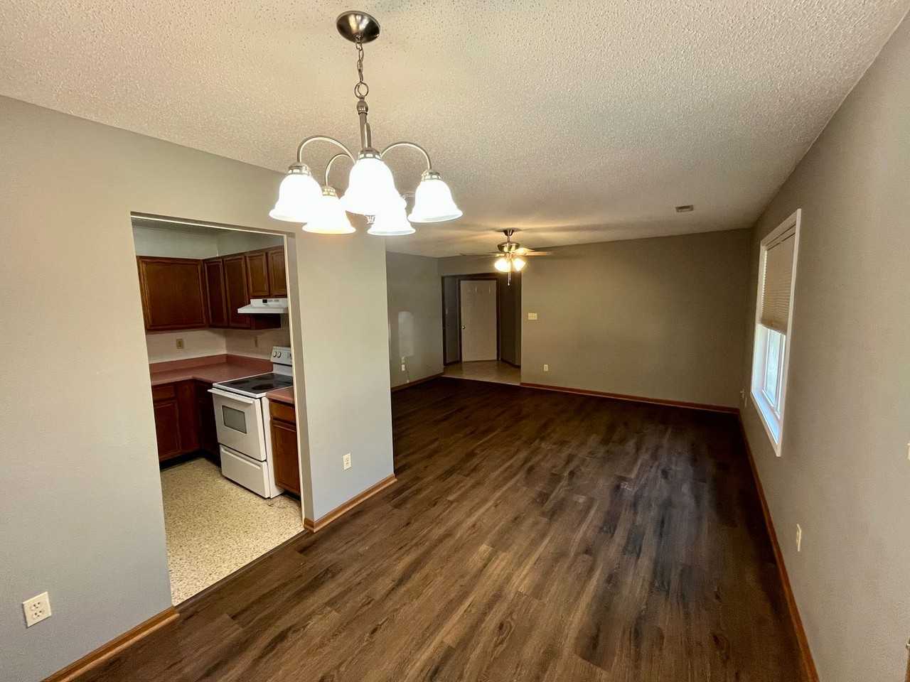 223 Sewell St - Photo 4 of 10