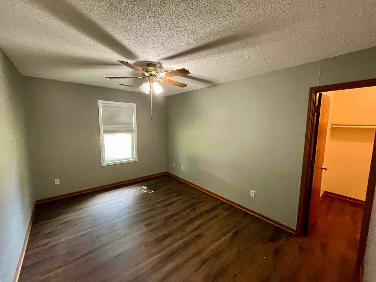 223 Sewell St - Photo 7 of 10