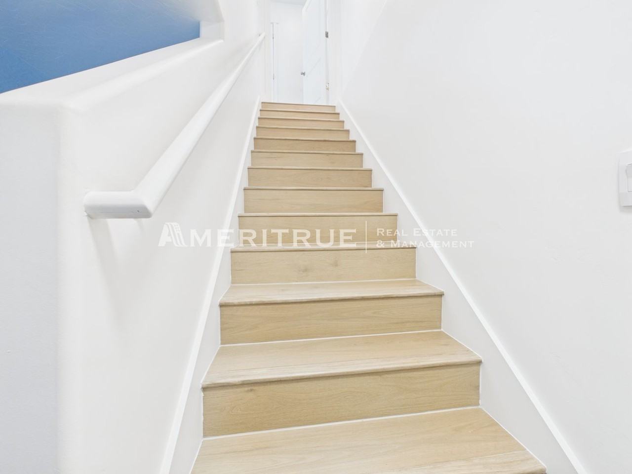 1868 E 640 N - Photo 4 of 40