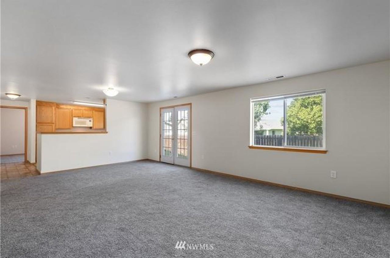 107 E King Pl - Photo 3 of 14