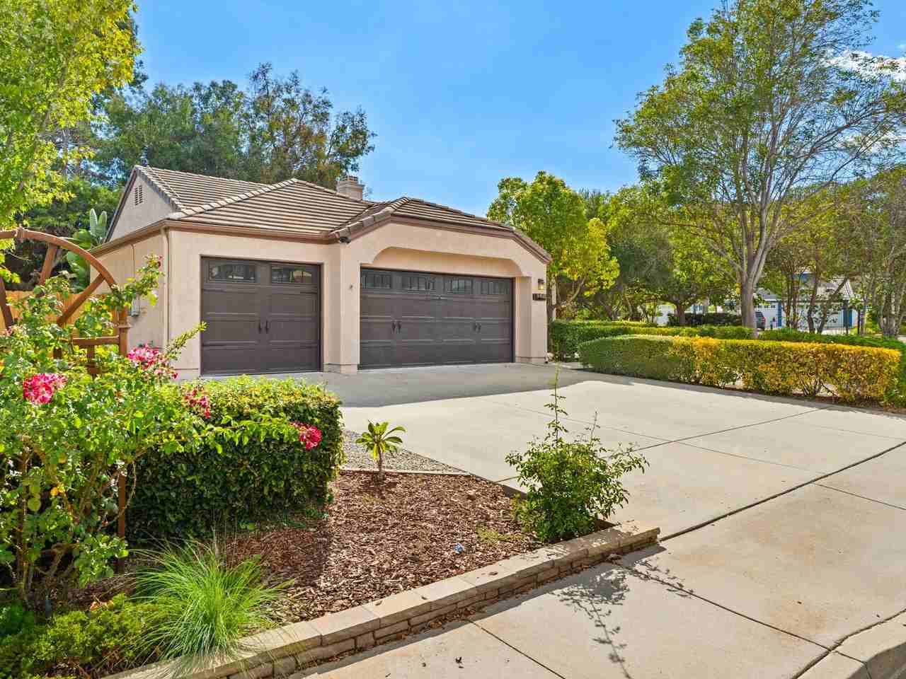 5911 Rio Valle Dr - Photo 2 of 26