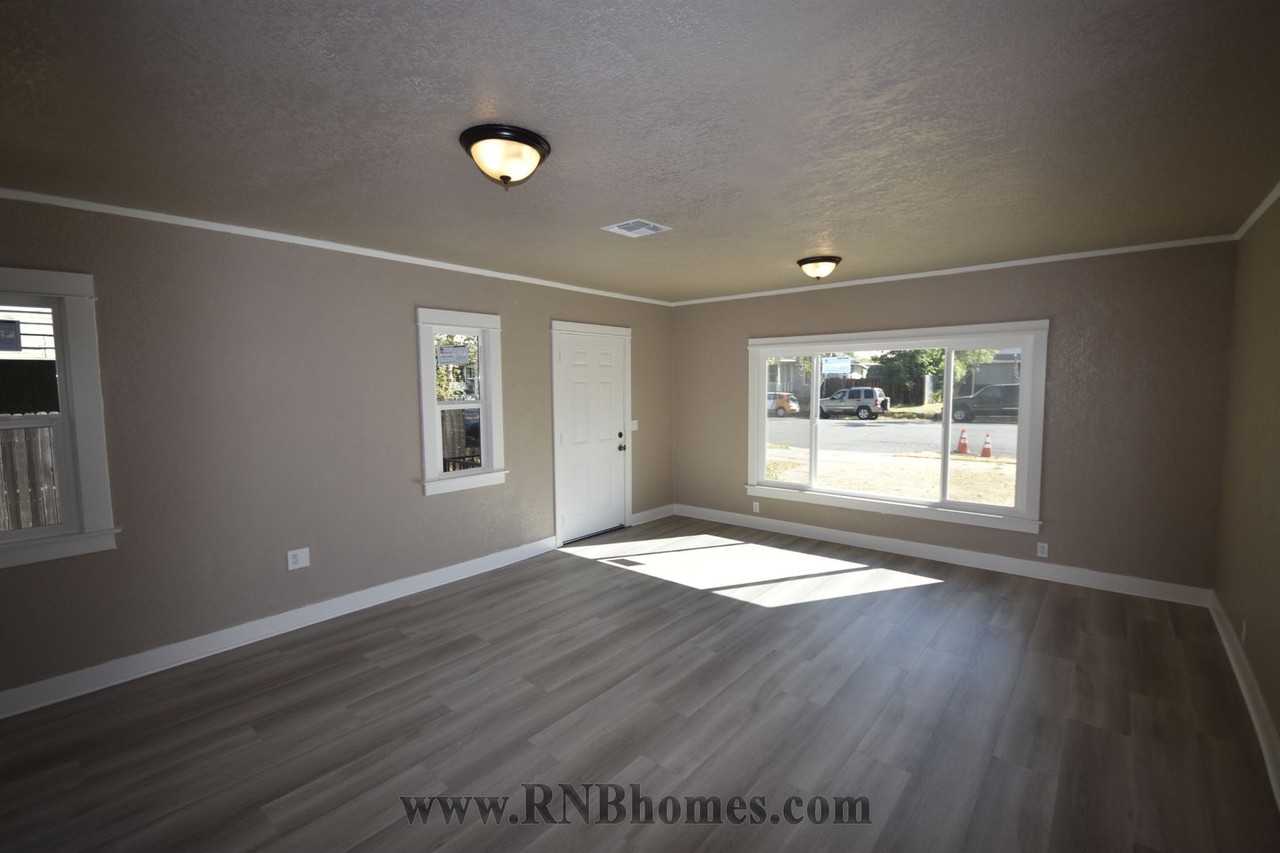 566 B St - Photo 3 of 16