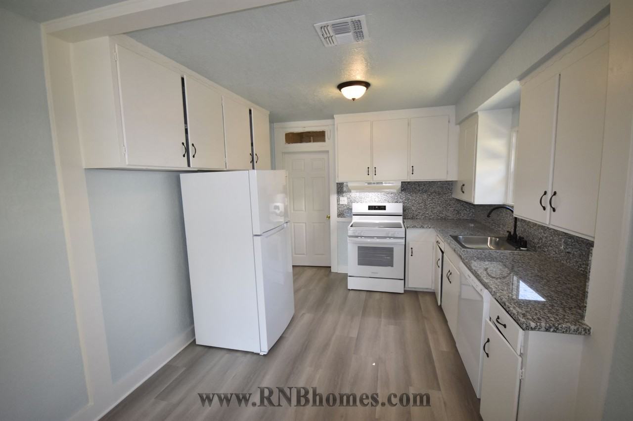 566 B St - Photo 4 of 16