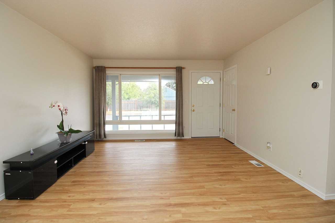 15540 Se Harrison St - Photo 5 of 30