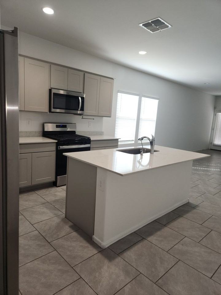 3463 N Kellen Canyon Ct - Photo 3 of 35