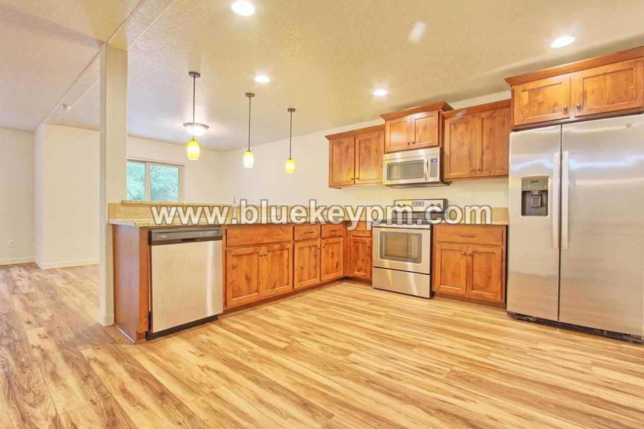 121 N 42nd Pl - Photo 3 of 13