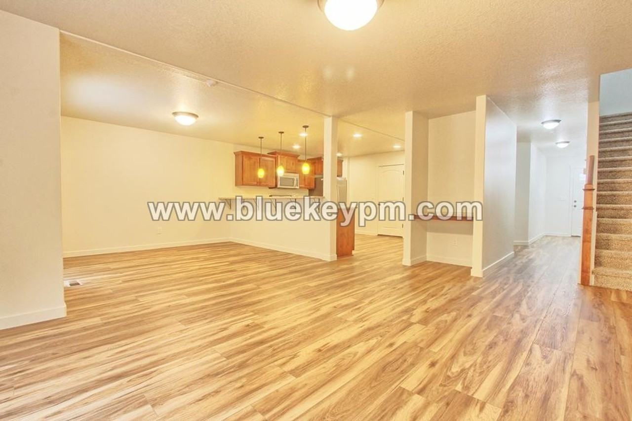 121 N 42nd Pl - Photo 4 of 13
