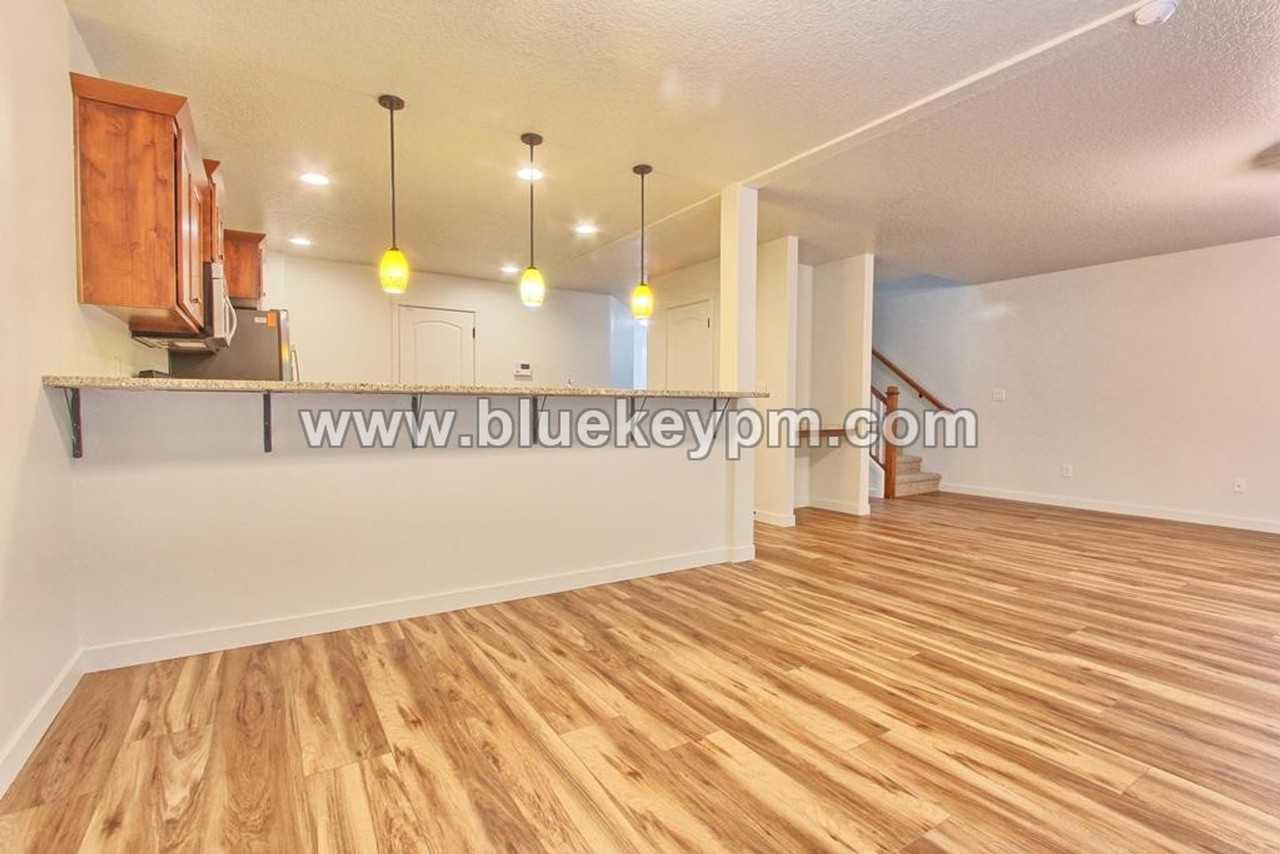 121 N 42nd Pl - Photo 5 of 13