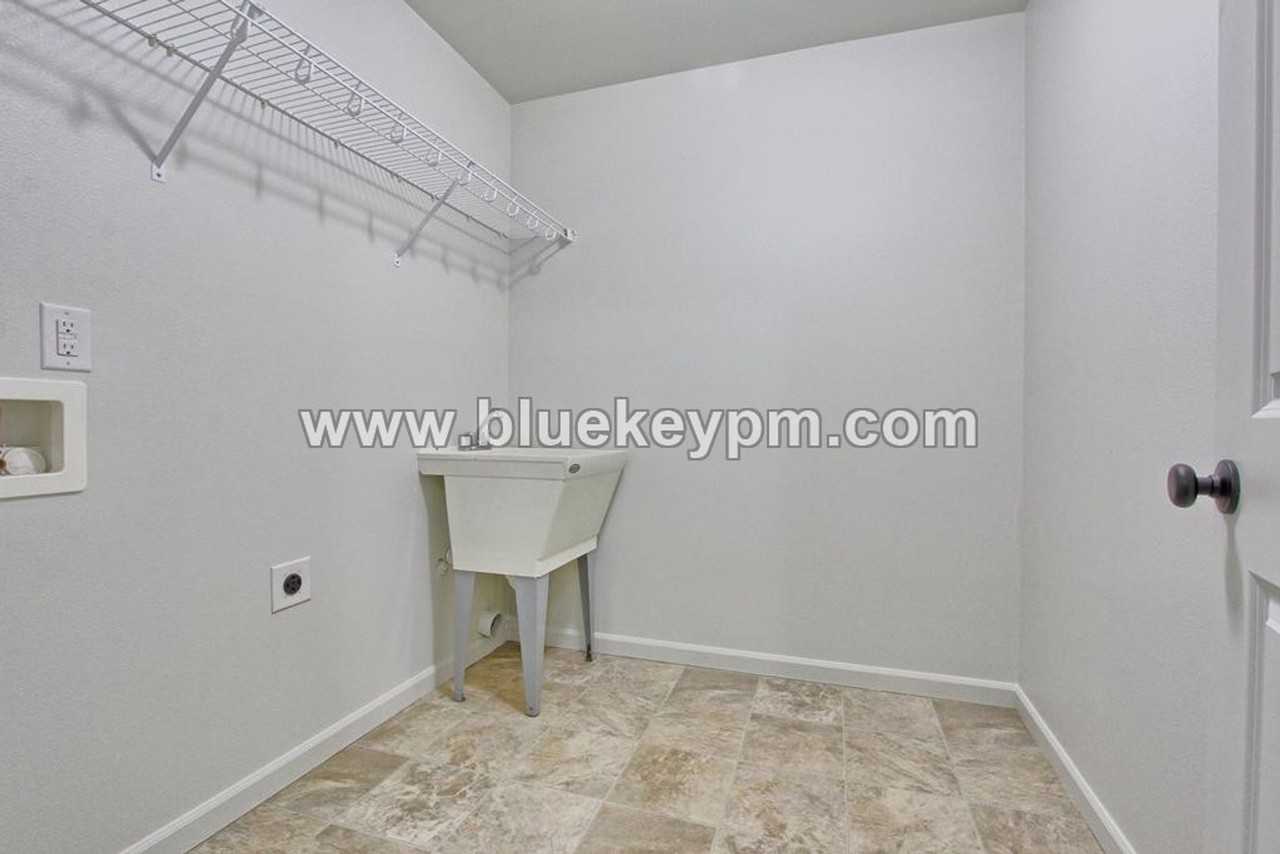 121 N 42nd Pl - Photo 6 of 13