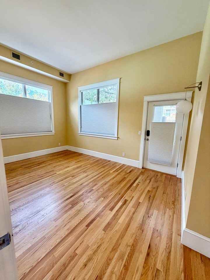 424 E 1st Ave - Photo 4 of 19