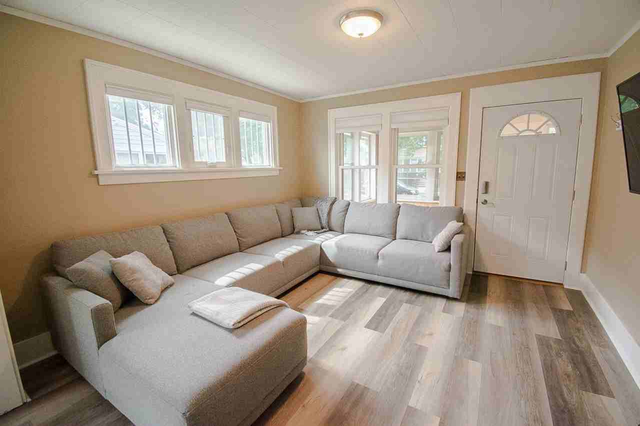 610 Lyndale St - Photo 3 of 24