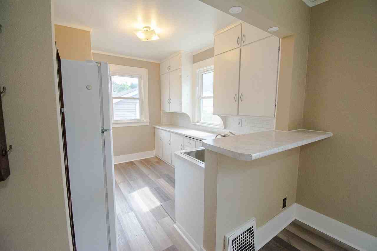 610 Lyndale St - Photo 6 of 24