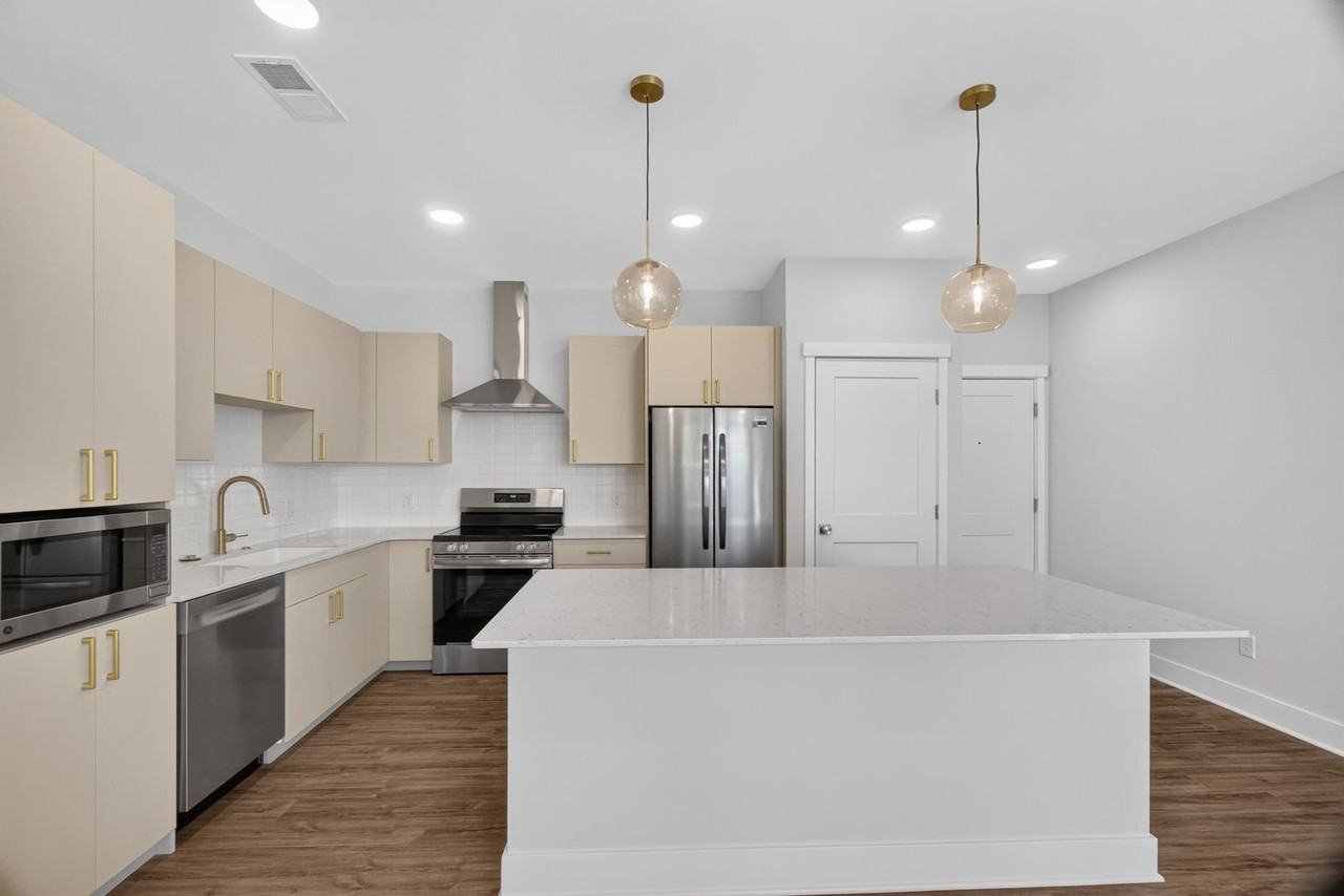 1109 Carver St - Photo 3 of 31