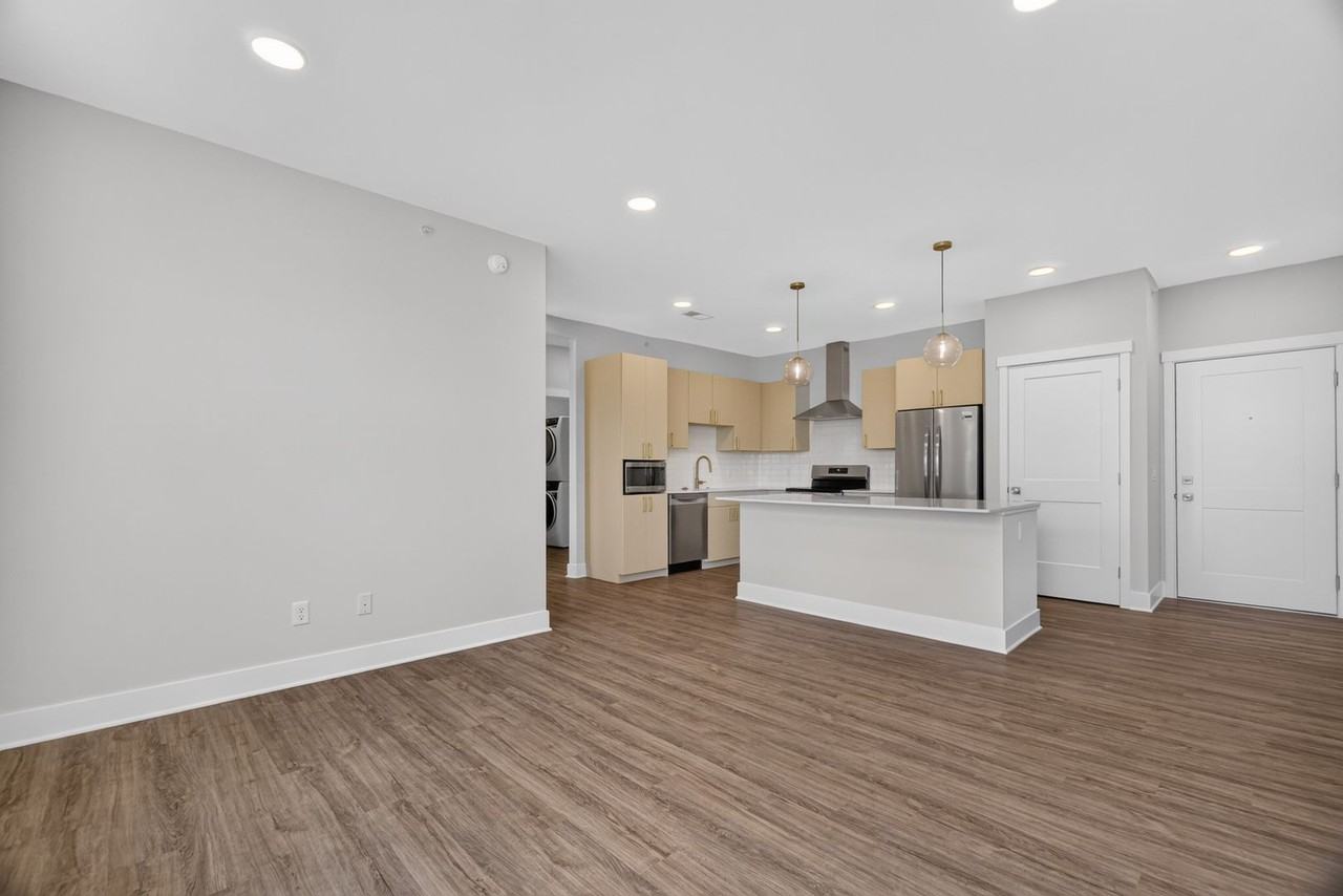 1109 Carver St - Photo 4 of 31