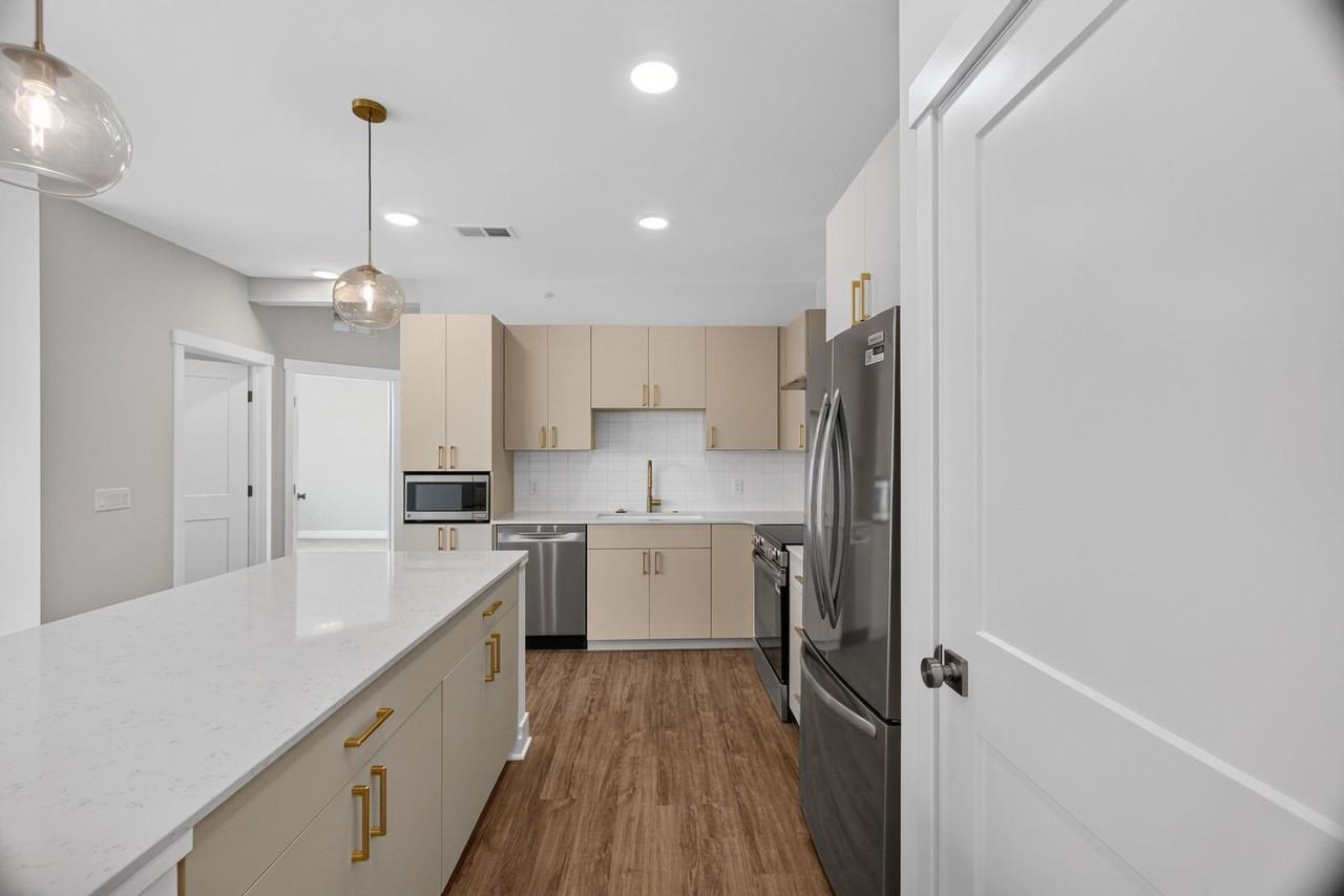 1109 Carver St - Photo 5 of 31