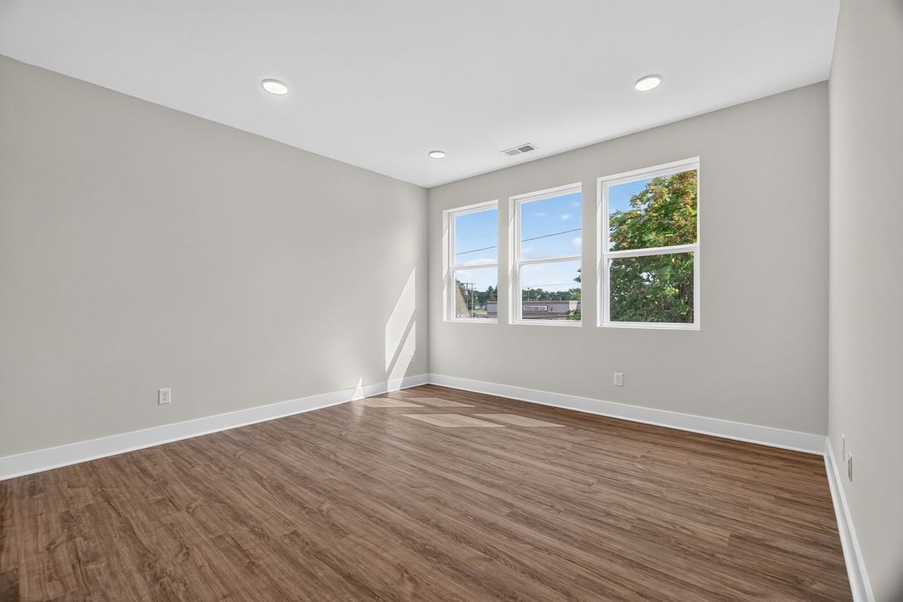 1109 Carver St - Photo 6 of 31