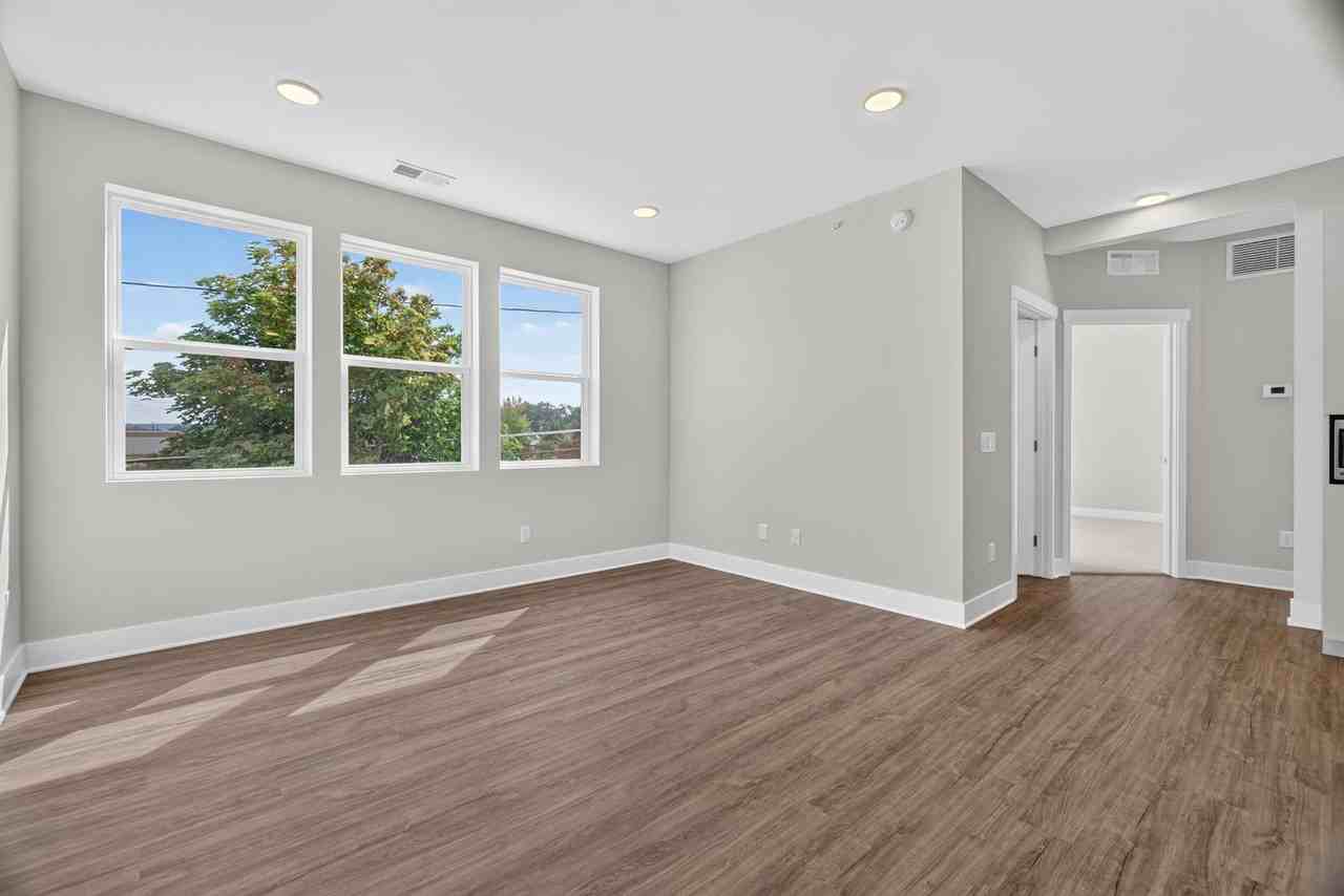 1109 Carver St - Photo 7 of 31