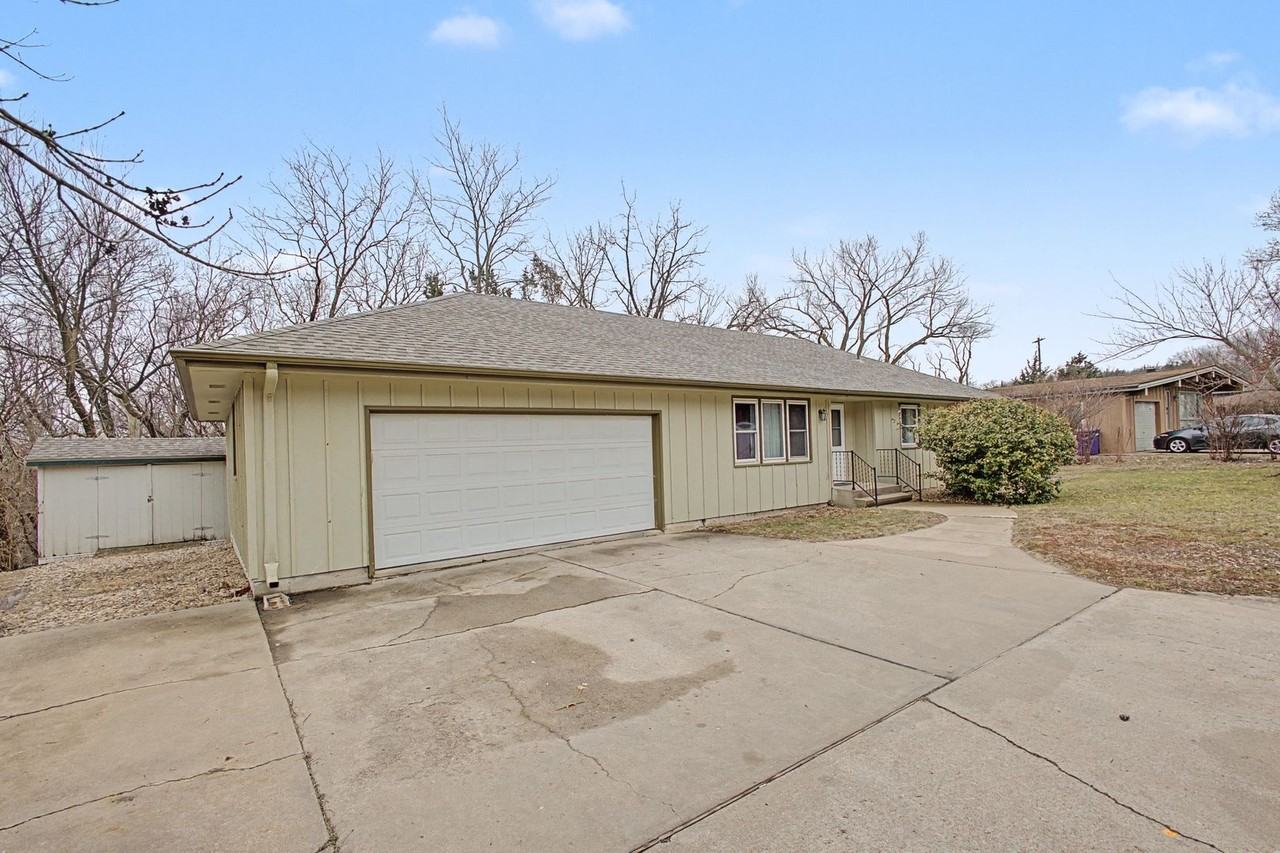 2817 Arbor Dr - Photo 2 of 25