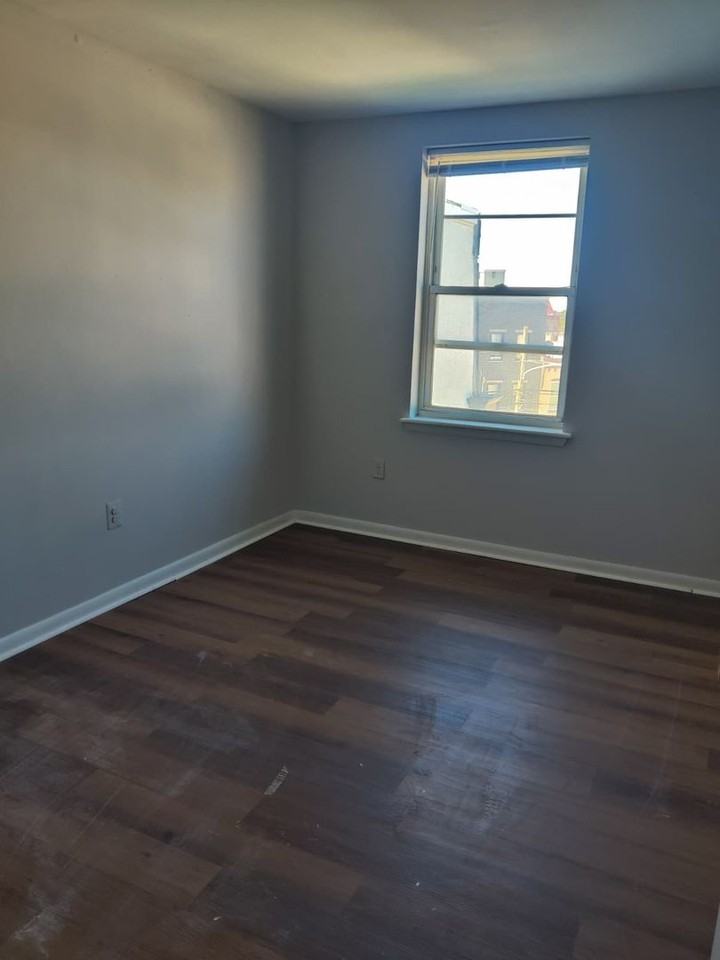 922 Belmont Ave - Photo 2 of 4