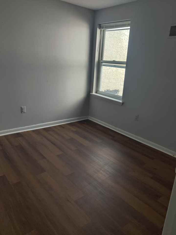 922 Belmont Ave - Photo 3 of 4
