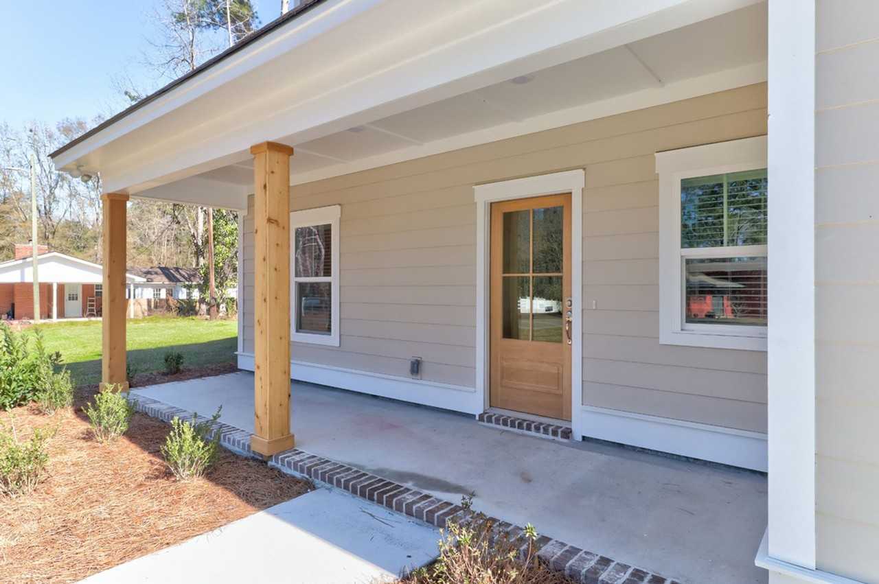 204 Pineland Dr - Photo 2 of 50