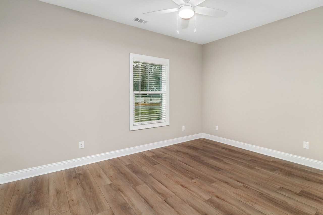 204 Pineland Dr - Photo 3 of 50