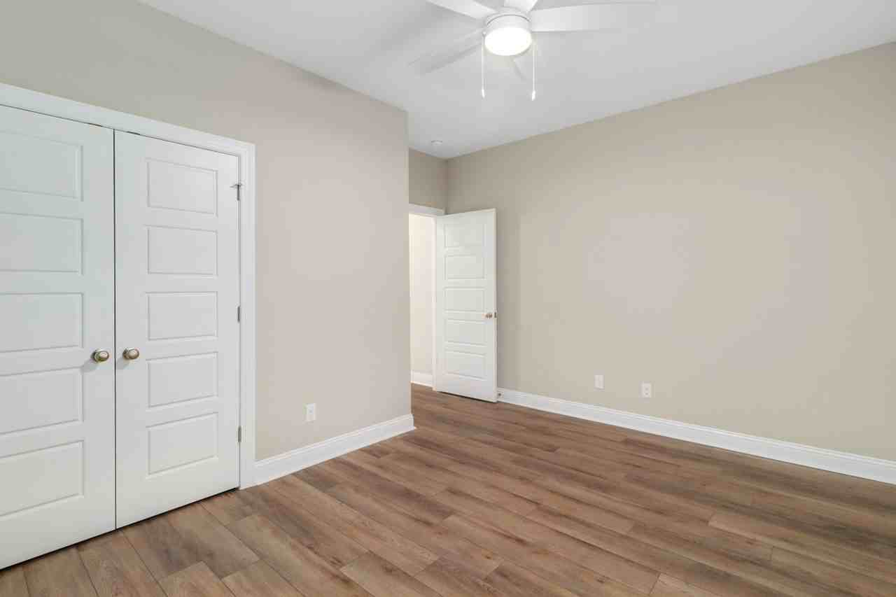 204 Pineland Dr - Photo 4 of 50