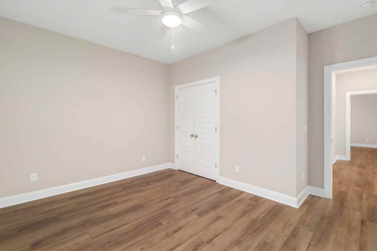 204 Pineland Dr - Photo 5 of 50