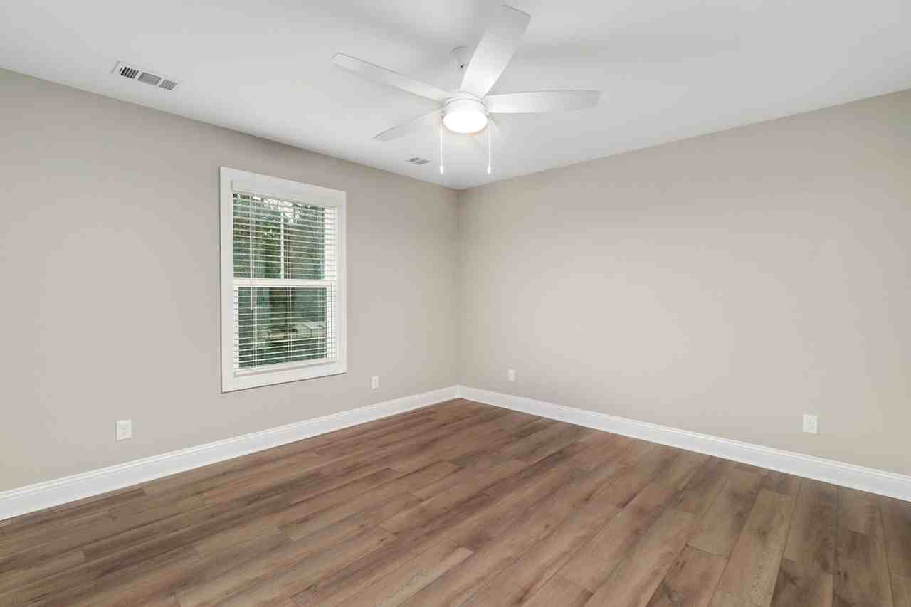 204 Pineland Dr - Photo 7 of 50