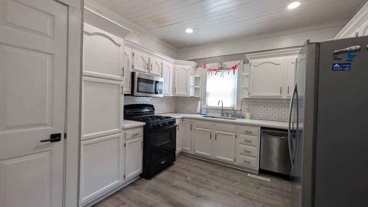 1532 2nd St - Photo 6 of 13