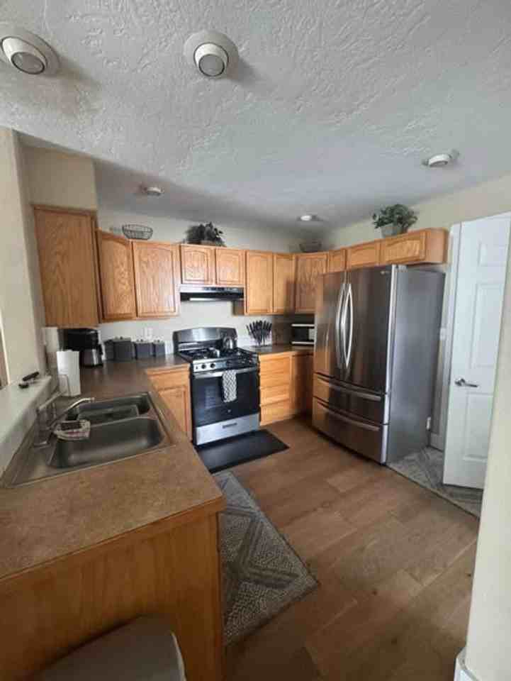 329 S Cole Ave - Photo 4 of 15