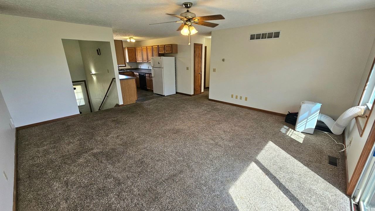 1611 Spring Village Ln - Photo 4 of 15