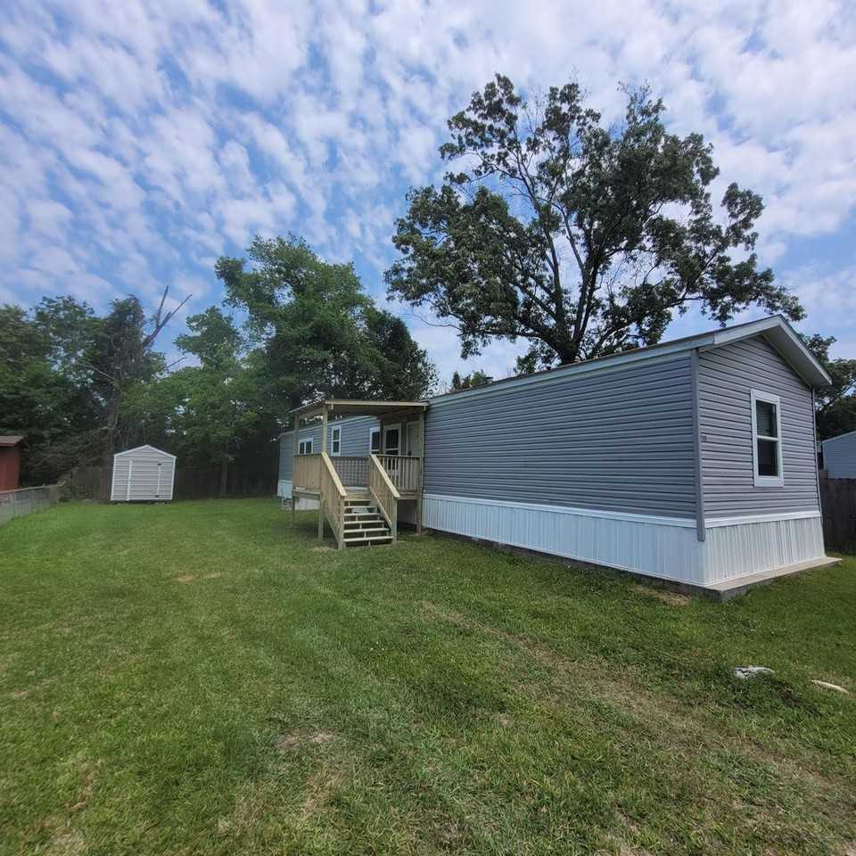 732 Parkview Dr - Photo 2 of 14