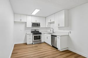 featured image of 704 W 40th St